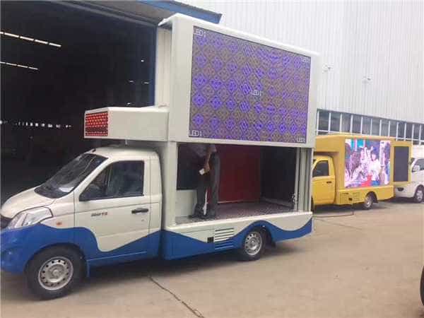 小型双排座LED广告宣传车价格图片