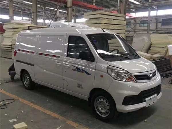 福田V5面包冷藏车高清图