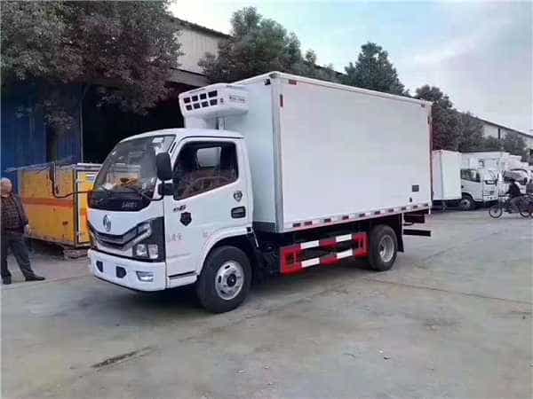 山东国六多利卡冷藏车出发