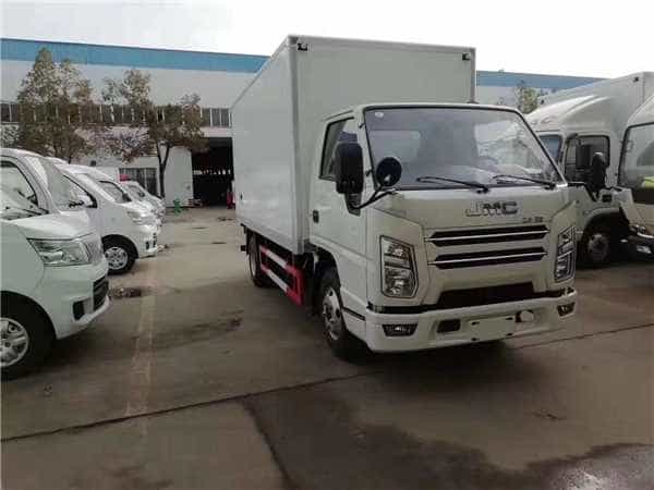 国6江铃CLW5043XLCJ6冷藏车4.2米货厢