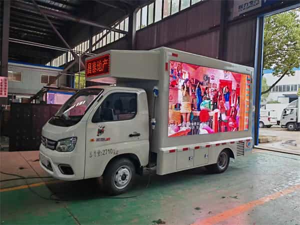 LED广告车带来更加震撼的广告效果