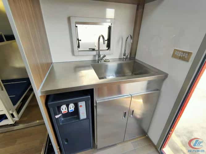 东风天锦宿营车