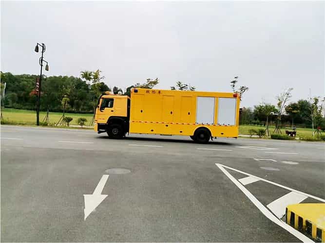 国六重汽豪沃大流量排水抢险车